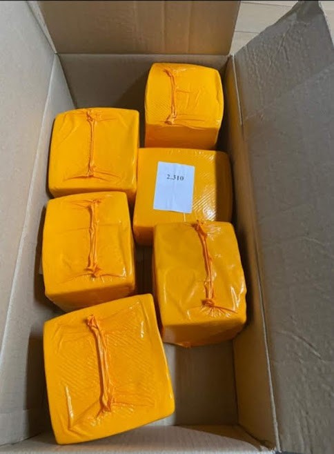 Сирний продукт Український   50  жиру в сухій речовині  круг  брус