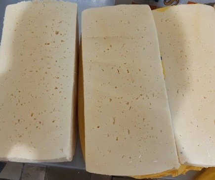 Сирний продукт Український   50  жиру в сухій речовині  круг  брус
