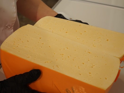 Сирний продукт Український   50  жиру в сухій речовині  круг  брус