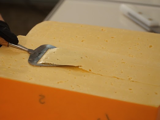 Сирний продукт Український   50  жиру в сухій речовині  круг  брус