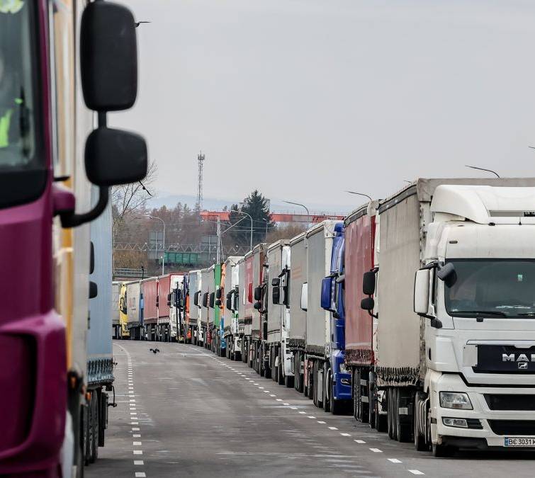Угорські та польські фермери планують нові протести на кордоні з Україною 